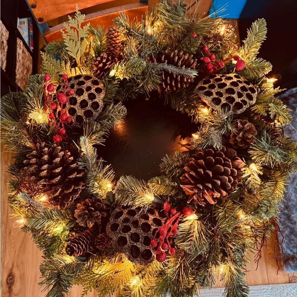 New Festive Pinecone faux Holiday Wreath with Lights 24”